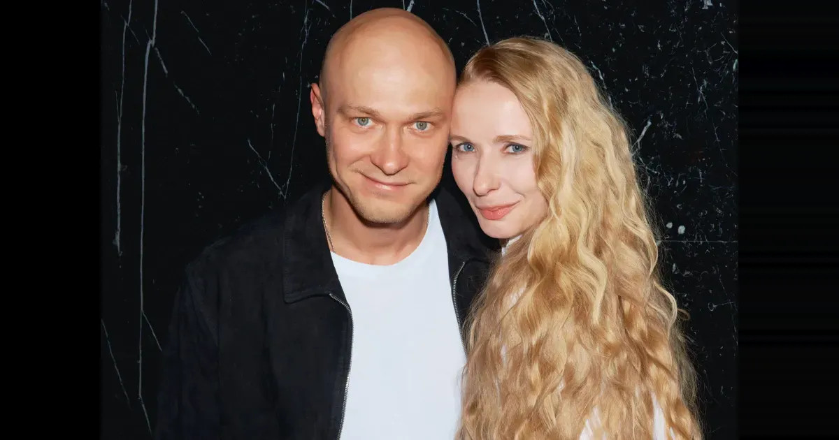 Юра Борисов с женой, Евгений Цыганов и Юлия Снигирь, Аглая Тарасова и Саша Бортич на премьере фильма "Картины дружеских связей"