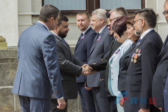 Луганская народная республика встречает иностранные делегации по случаю годовщины ЛНР