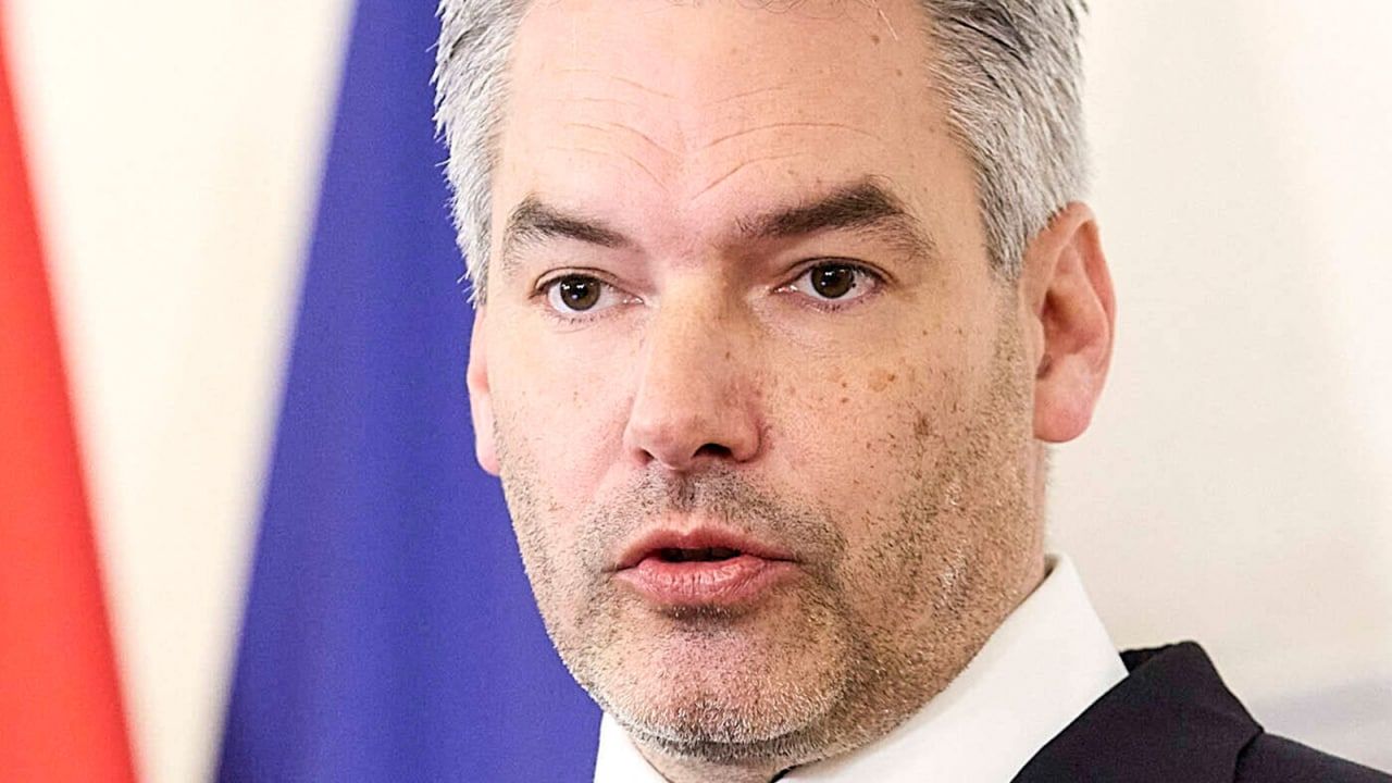 Канцлер Австрии предложил однопартийцам уйти в запой в случае подорожания газа Политика