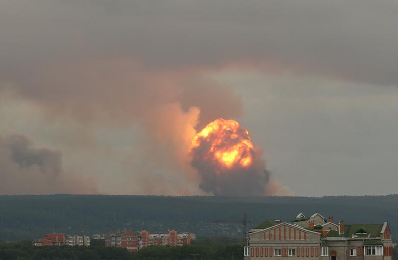 Серия взрывов прогремела на военных складах под Ачинском