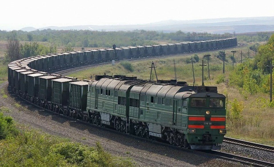 Грузовой поезд. Фото Комсомольская правда.