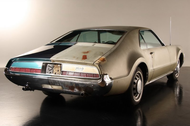 Интересная реставрация половины Oldsmobile Toronado Интересная реставрация половины Oldsmobile Toronado авто