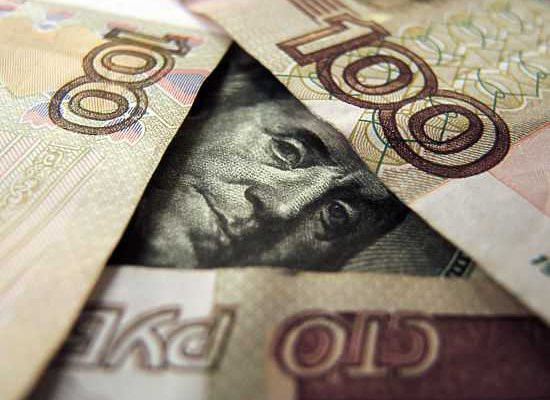 Доллар по 100: эксперт назвал время обрушения рубля