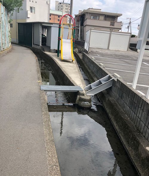 Неуместный и сомнительный дизайн детских игровых площадок 