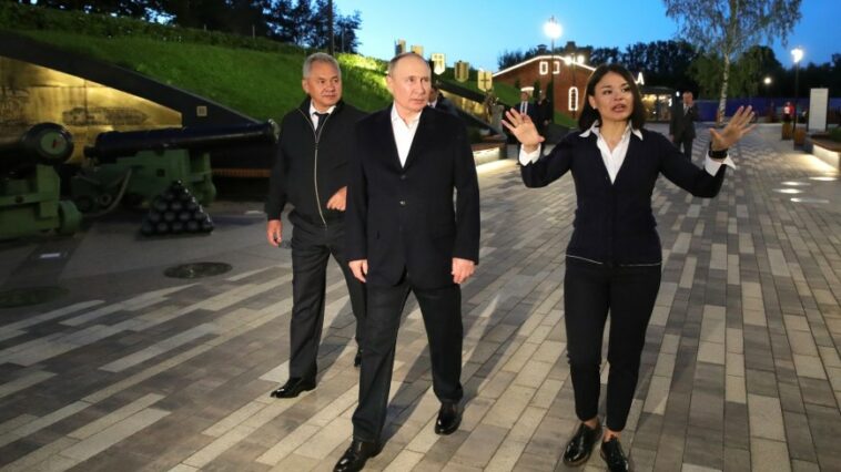 Путин посетил музейно-исторический парк «Остров фортов» в Кронштадте