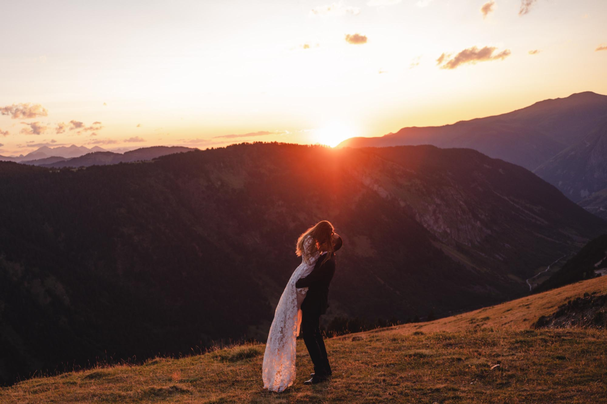 Javier Abad (Spain): Over the next few years, he was considered one of the Top 10 best Spanish wedding photographers, as chosen by Unionwep.