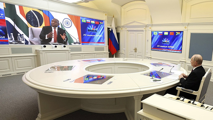 УДАР США НЕ СРАБОТАЛ: ОВАЦИИ САММИТА БРИКС ЗАПУСТИЛИ "НЕОБРАТИМЫЙ ПРОЦЕСС" геополитика