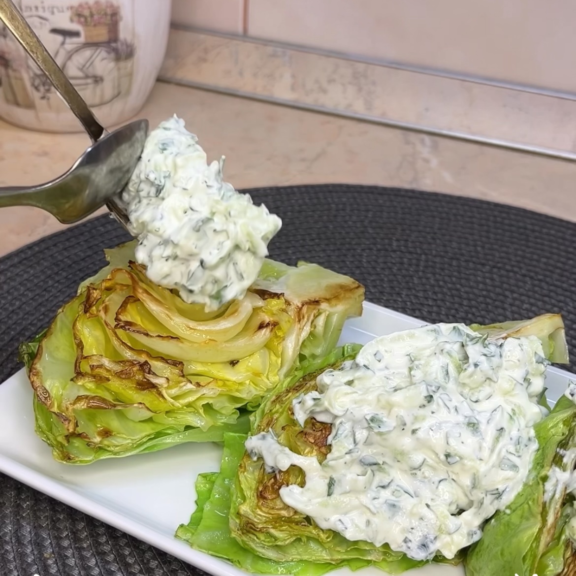 Дел на несколько минут, а удовольствия море: вкусная закуска из капусты Дел на несколько минут, а удовольствия море: вкусная закуска из капусты свежий, капусту, молодая, капуста, сразу, очень, кинзы, укропа, чеснок, пресс, через, давленный, добавляем, петрушки, зелень, только, «поплывет»Измельчаем, готовый, молотый, руками