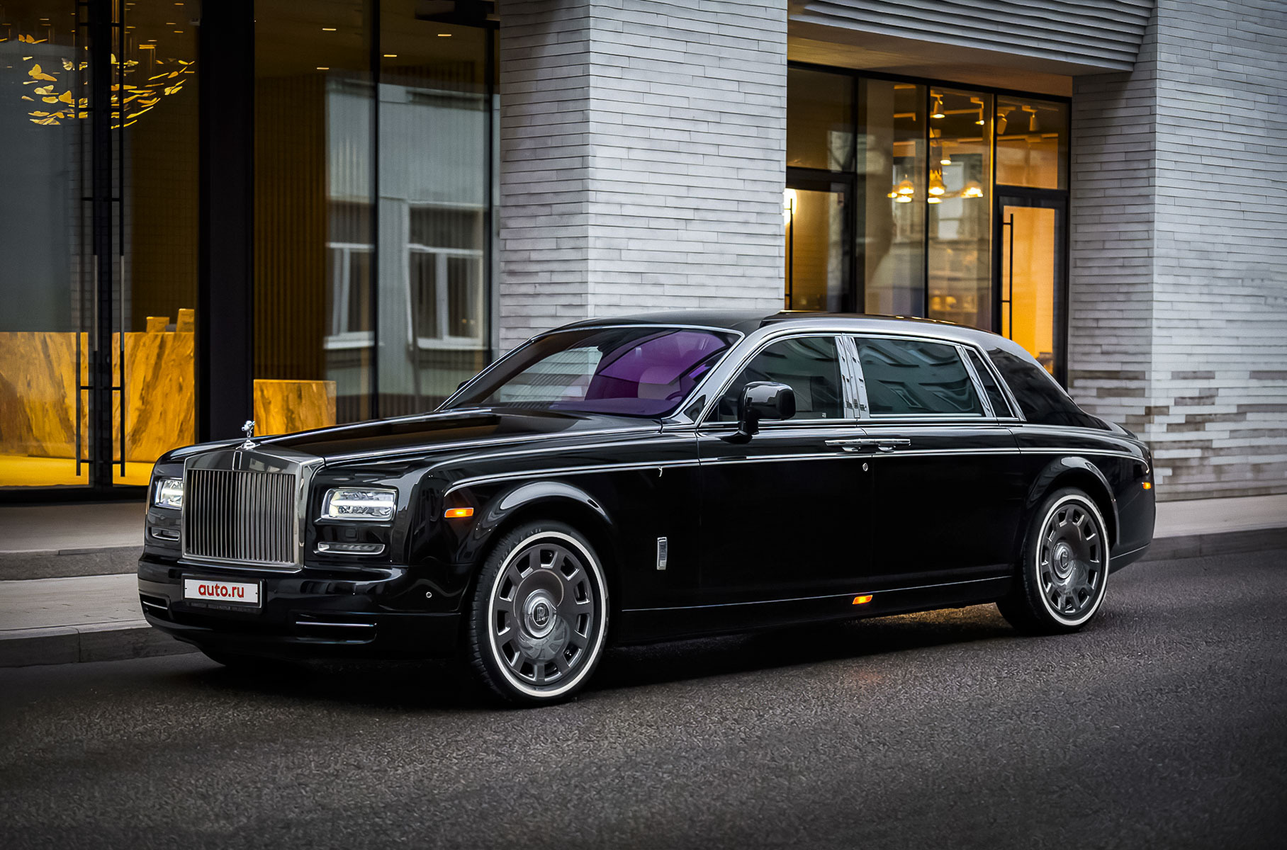 Необычную версию Rolls-Royce Phantom продают в Москве за 19 миллионов рублей Новости