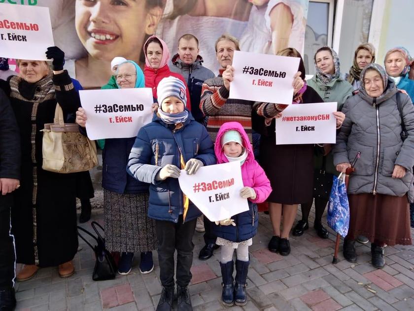 «Не дадим «спящим» уничтожить семью и Россию!» человек, против, семьи, акции, законопроекта, организаций, отметил, участие, митинг, своей, детей, проблемы, научить, страны, много, сегодня, своих, семейных, закон, семья