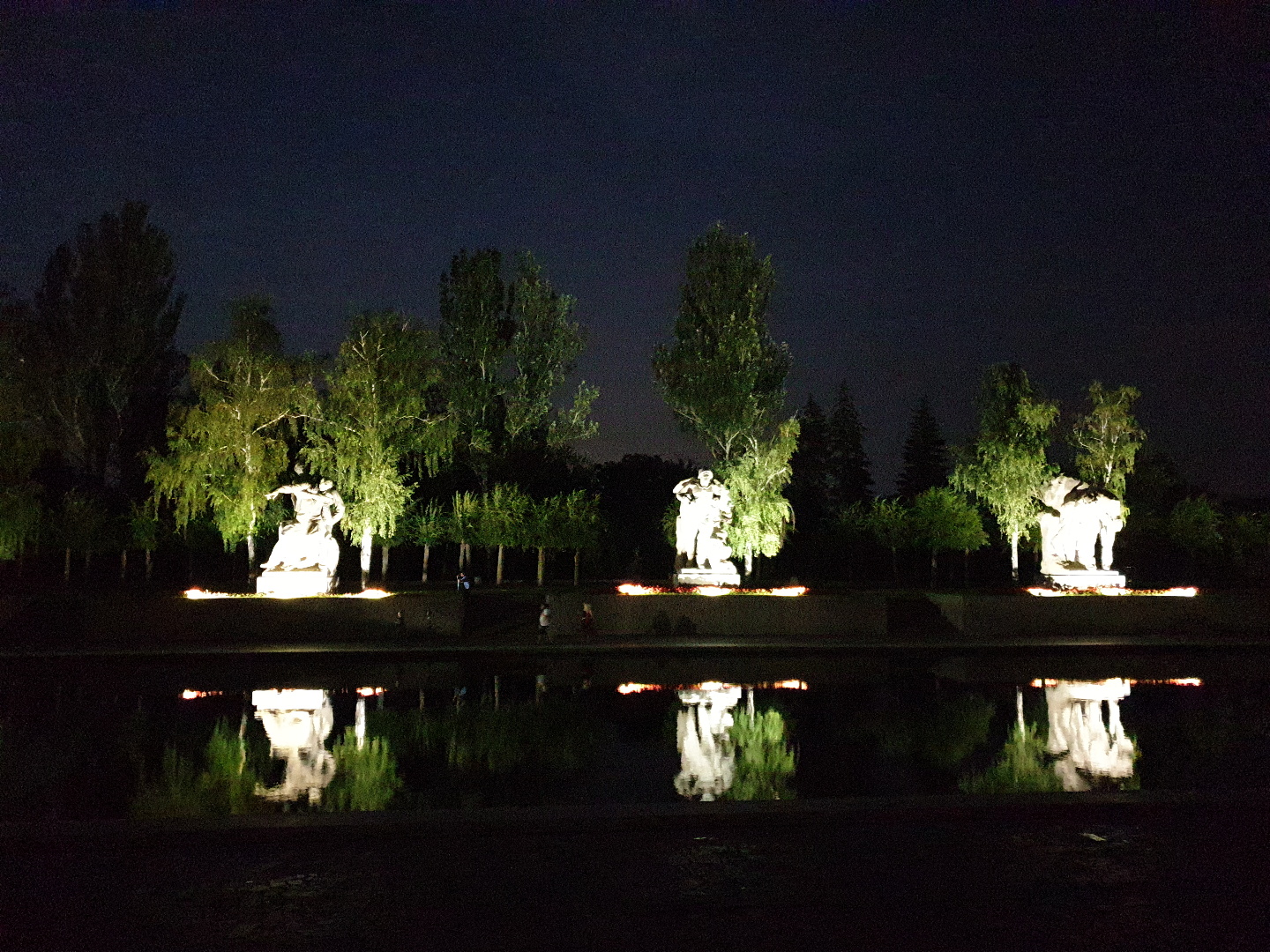 Мамаев курган ночью Мамаев курган ночью