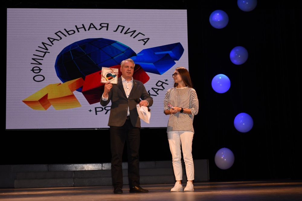 На полуфинале КВН в Рязани было много шуток, аплодисментов и подарков
