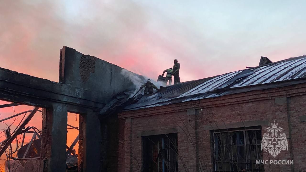 Пожар на площади 3500 «квадратов» вспыхнул в красноярском Канске