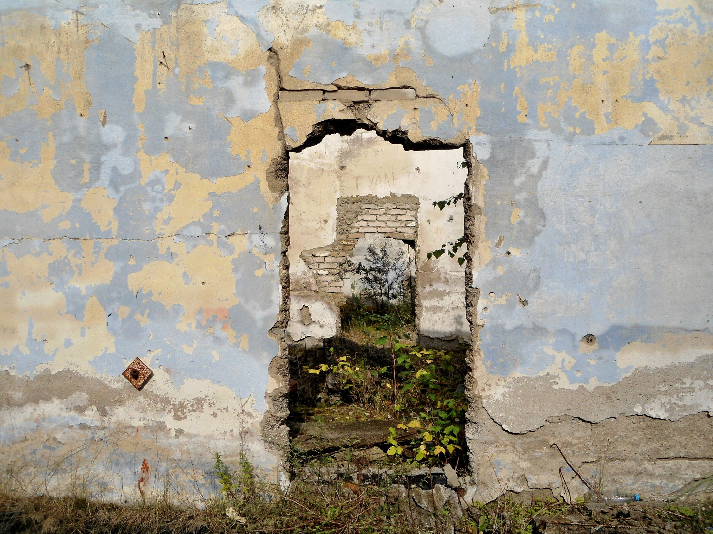 Заброшенный немецкий аэродром Люфтваффе Нойтиф. Начало. Заброшенный немецкий аэродром Люфтваффе Нойтиф. Начало.