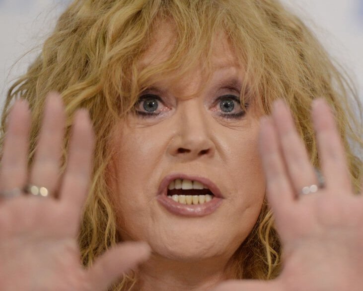 «Дорогая Алла Борисовна! Петь вы, конечно, еще можете, но слушать это уже нельзя». Хейтеры доконали Пугачеву