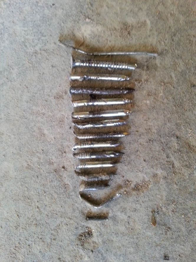 13. Когда клиент приезжает с жалобой "что-то колесо спускает, устал подкачивать". автоприколы, подборка, приколы