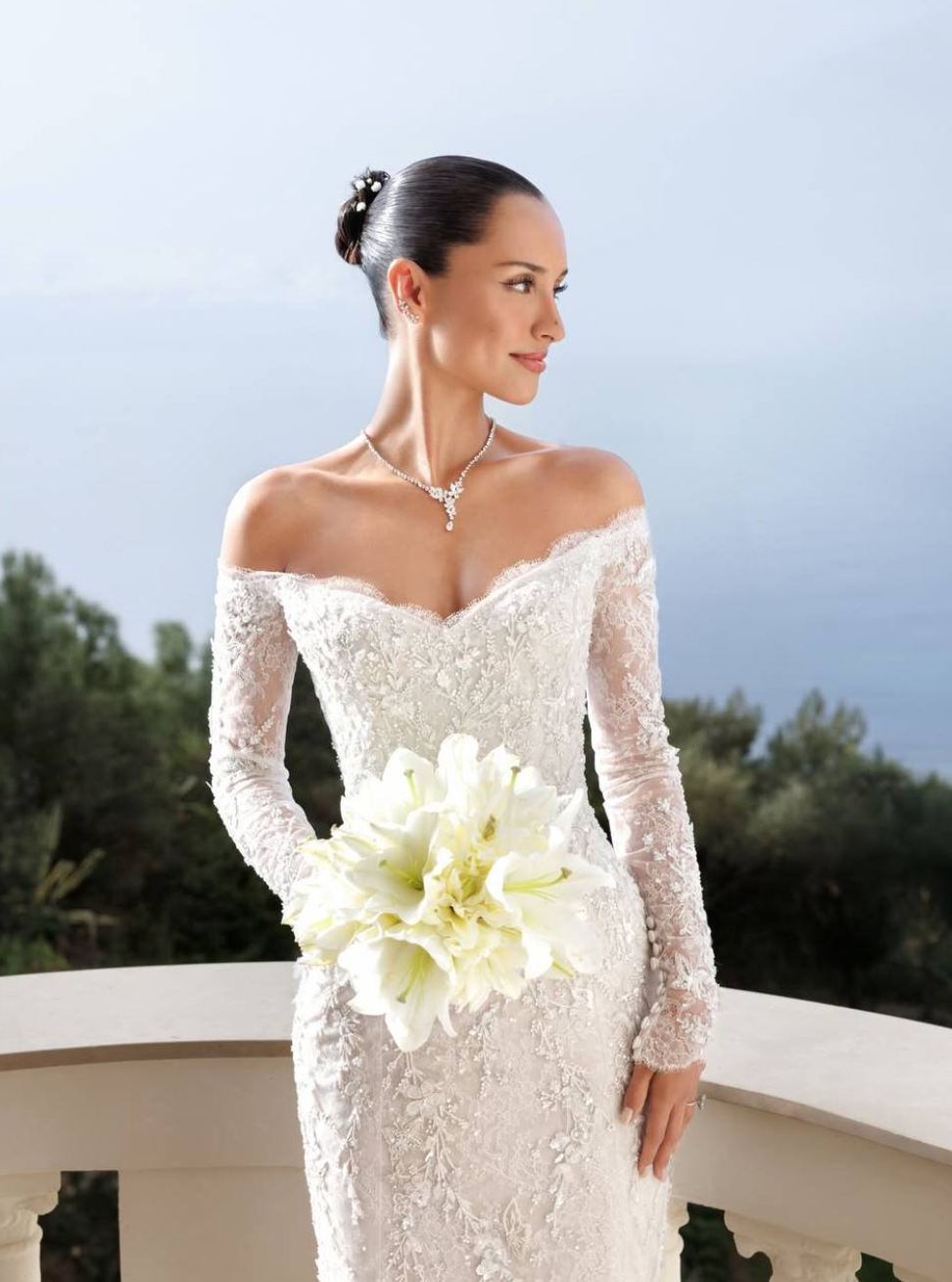 Как выходят замуж в Монако: гонщик «Формулы-1» Шарль Леклер женился Шарль, Александра, Леклер, Ferrari, «Формулы1», невеста, своей, пилот, только, платье, белом, пилота, соцсетях, карьеру, плечами, костюм, кадры, своим, который, после