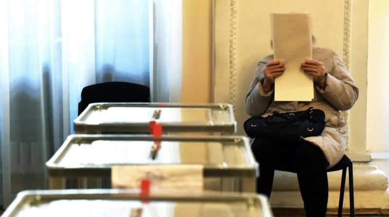 У вас весь кандидат – комик!