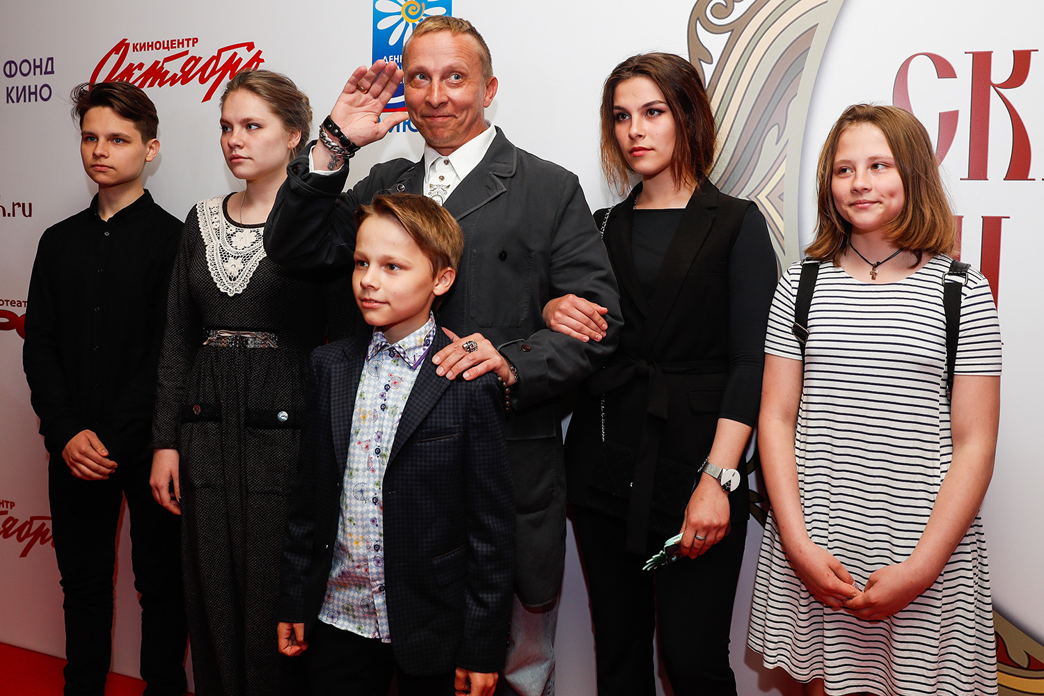 Патриот Охлобыстин заставил жену и детей покрасить волосы в триколор актер,Иван Охлобыстин,наши звезды,новости,развлечение,фото,шоубиz,шоубиз