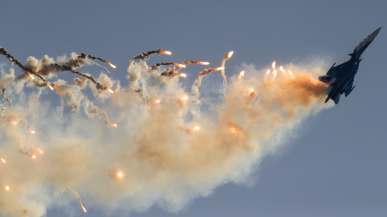 Истребители стреляют. Су-34 атака. Бомбометание Су-27. Су 34 самолет в бою. Су 34 бомбит.