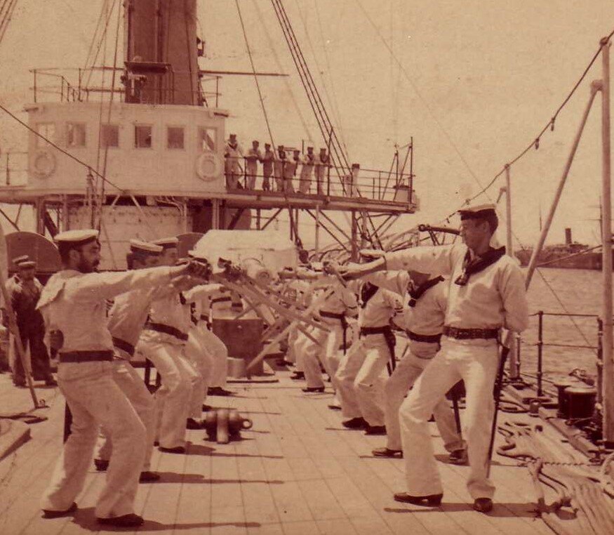 Занятия фехтованием на борту британского корабля "Ниоба". Кейптаун, Южная Африка, 1900 г.