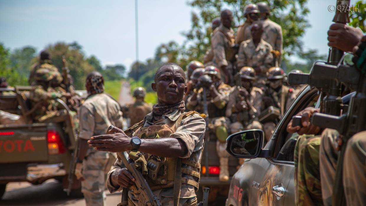 Bangui FM: армия ЦАР и российские инструкторы лишили боевиков доступа к природным богатствам страны Bangui FM: армия ЦАР и российские инструкторы лишили боевиков доступа к природным богатствам страны Весь мир