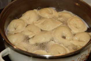 Ушки с кислой капустой вареники,кулинария