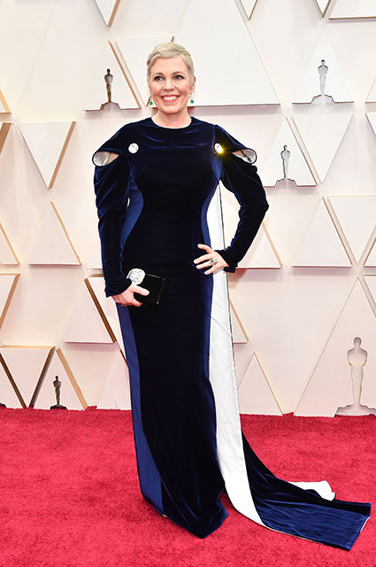 Оскар-2020: Оливия Колман на красной дорожке Колман, кейпом, актерНа, публике, появилась, бархатном, синем, платье, Встречаем, номинации, продемонстрировала, новый, волос, актриса, стала, блондинкойВам, нравится, Лучший, огласить, победителя