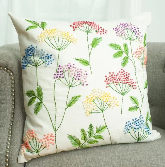 Стежок за стежком: ботаническая вышивка на диванных подушках вышивка,декор