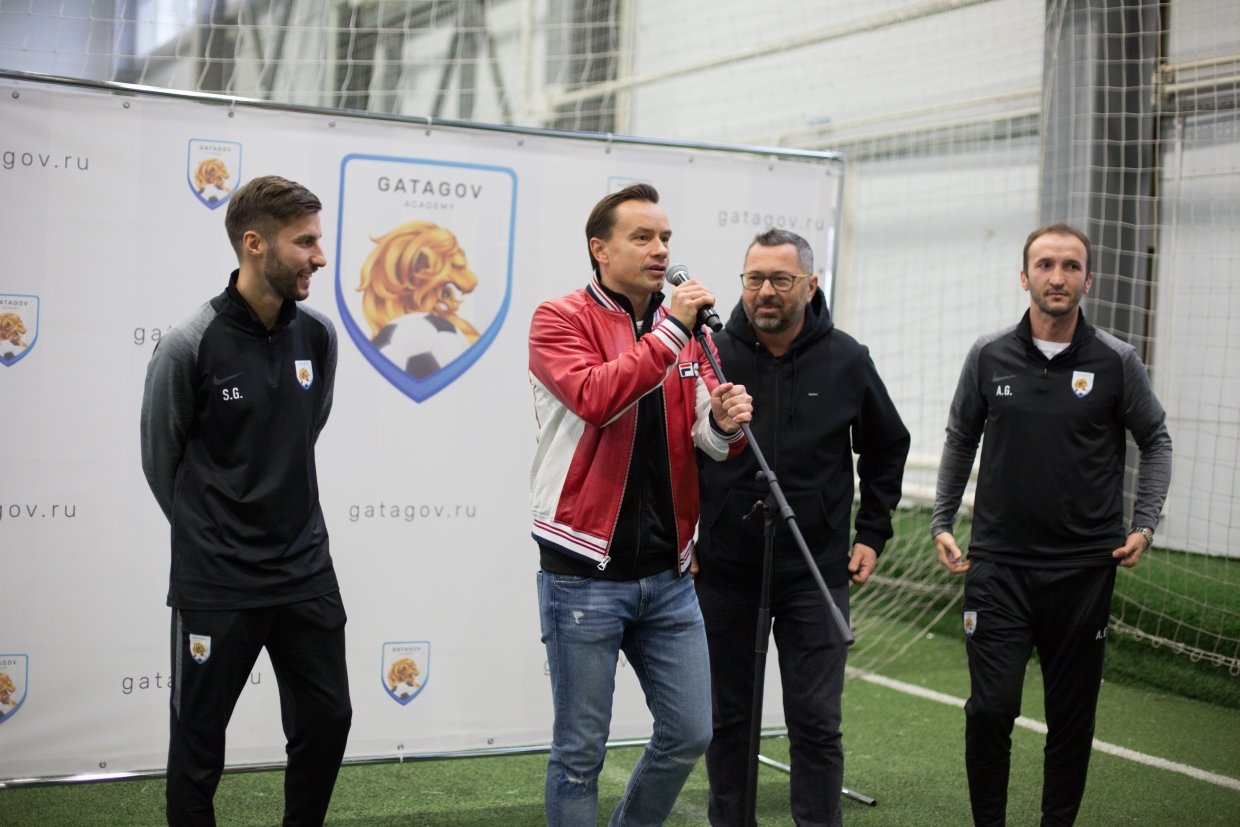 Телеканал МУЗ-ТВ организовал встречу будущих футболистов с популярными российскими артистами
