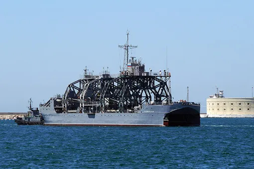 Самый старый корабль ВМФ России: спасатель «Коммуна»