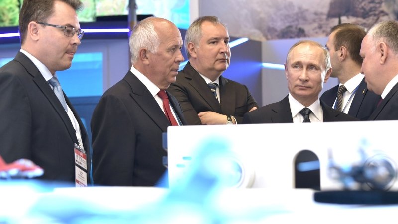 Песков рассказал, как Путин угощал гостей МАКС мороженым 