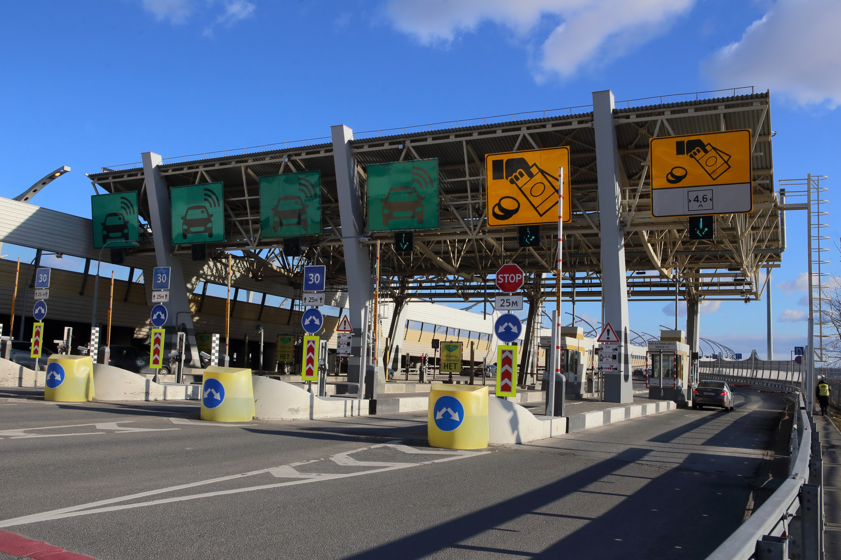 14. платная дорога м4 дон. подсветка пешеходного перехода. альтернативный переход. выборгский тоннель.