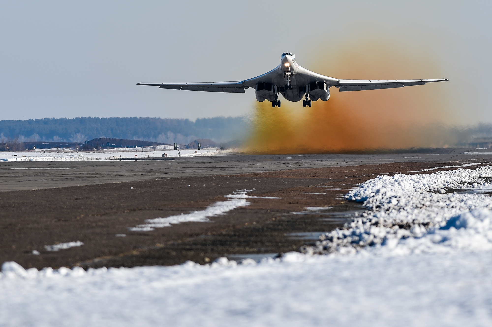 Дальняя авиация. Самолеты дальней авиации России ту 160. Ту-160 ВКС РФ. ВВС Дальняя Авиация ту-160 «белый лебедь». Бомбардировщики дальней авиации России.