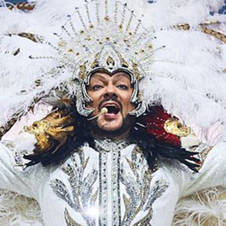 Филипп Киркоров об отношении к геям в России: "Я пропагандирую гей-культуру на сцене, надеваю перья" Новости