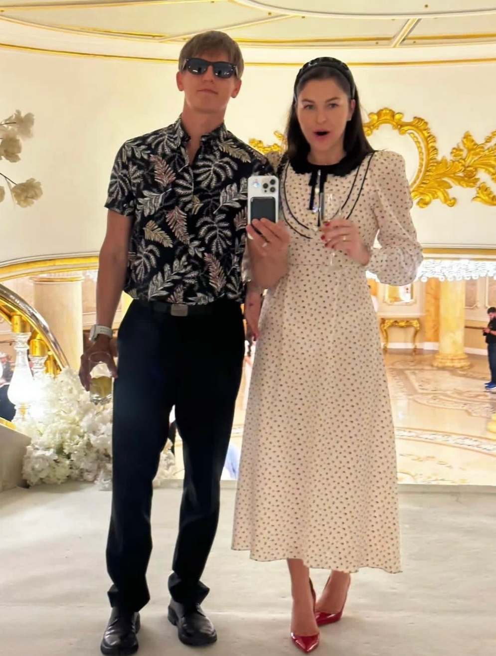 Стендап-комик Алексей Щербаков поздравил жену Елену, которую он добивался семь лет, с годовщиной свадьбы Щербаков, женой, Еленой, Алексей, фотосоцсетиАлексей, люблю, Елена, просто, мечта, всегда, когда, рядом, радости, комика, любимой, мужем, тобой, встретил, будет, решил