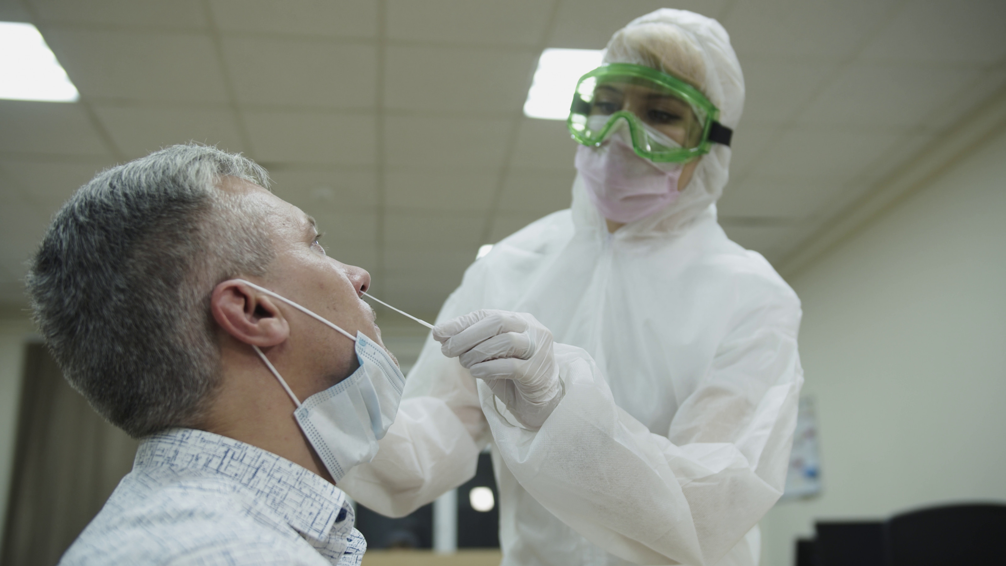 пандемия коронавируса covid-19. эпидбезопасность. новый штамм коронавируса. штамм коронавируса сейчас в москве. штамм коронавируса сейчас в москве.