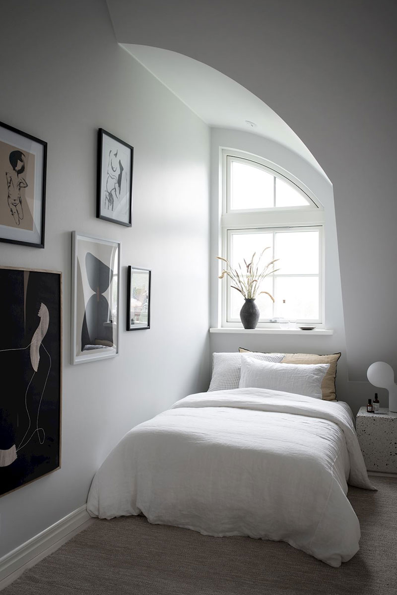 Небольшая, но светлая квартира-студия под крышей в Гетеборге Небольшая, но светлая квартира-студия под крышей в Гетеборге белый интерьер,Гетеборг,интерьер и дизайн,квартира,малометражка,мансарда,скандинавский стиль,студия