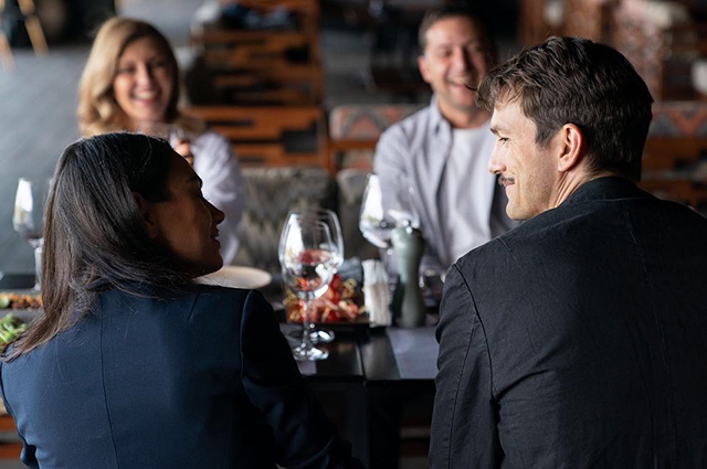 Владимир и Елена Зеленские встретились с Милой Кунис, Эштоном Катчером и Робин Райт в Киеве Новости