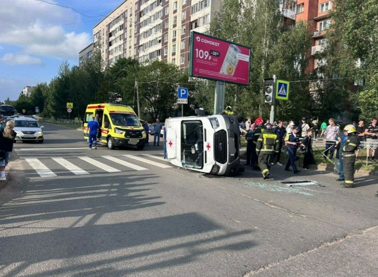 Во Всеволожске Niva одним ударом «уложила» машину скорой: проводится проверка