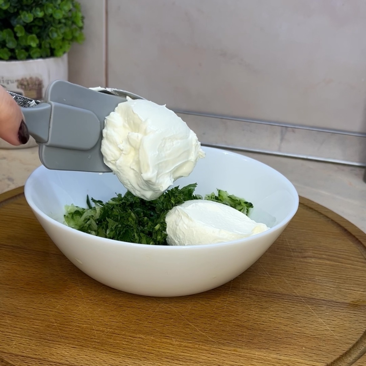 Дел на несколько минут, а удовольствия море: вкусная закуска из капусты Дел на несколько минут, а удовольствия море: вкусная закуска из капусты свежий, капусту, молодая, капуста, сразу, очень, кинзы, укропа, чеснок, пресс, через, давленный, добавляем, петрушки, зелень, только, «поплывет»Измельчаем, готовый, молотый, руками