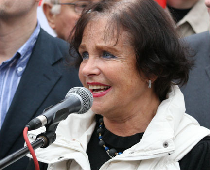 Брошенная всеми Наталья Фатеева доживает жизнь в нищете, с трудом передвигаясь по квартире Брошенная всеми Наталья Фатеева доживает жизнь в нищете, с трудом передвигаясь по квартире наталья фатеева