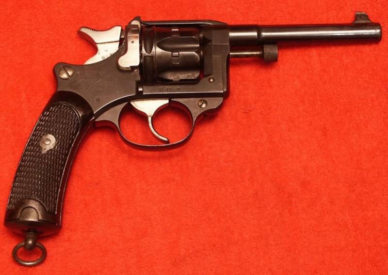 Первые хоть в чём-то: французские армейские револьверы Первые хоть в чём-то: французские армейские револьверы оружие