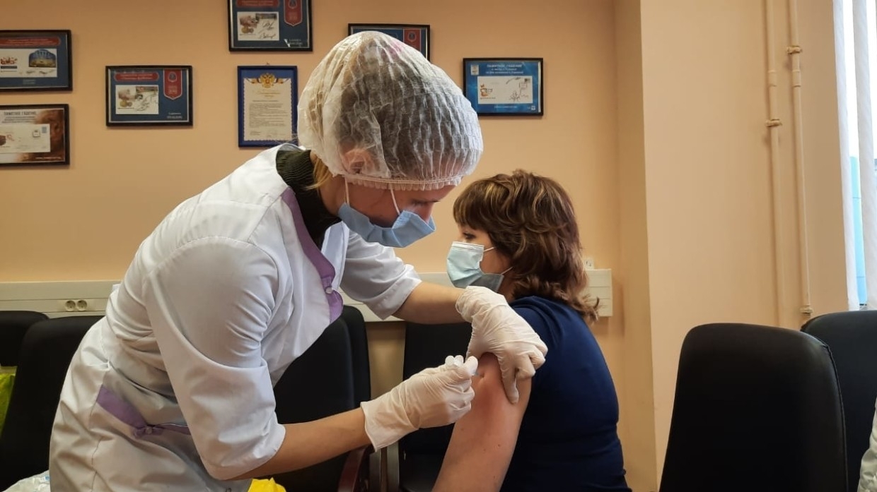 Темпы вакцинации от коронавируса в Петербурге выросли с апреля