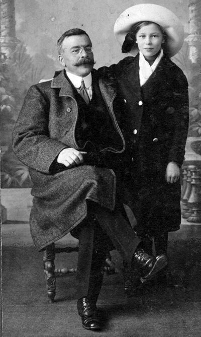Елизавета Уварова и отец барон Герцберг