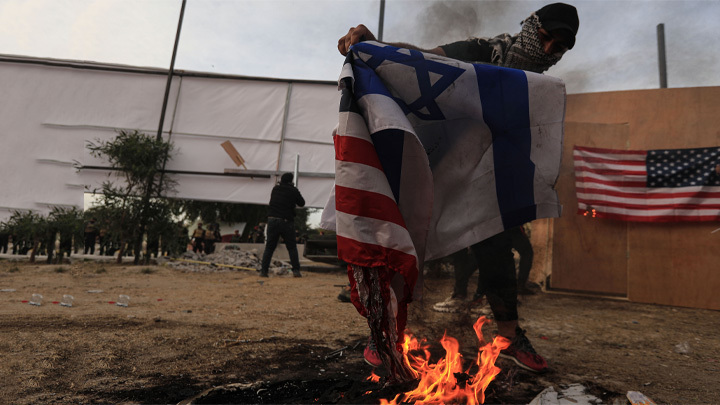 ИЗРАИЛЬ ОКАЗАЛСЯ НЕ ПРИ ДЕЛАХ: СТАЛО ИЗВЕСТНО, КТО БОМБИТ ИРАН