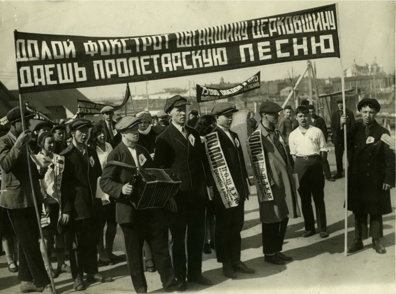 1932. Парад советских цыганских активистов