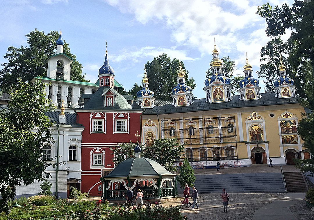 Псково-Печерский монастырь Фото: Елена ЧИНКОВА
