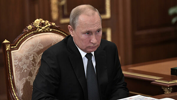 Президент РФ Владимир Путин во время встречи с временно исполняющим обязанности губернатора Мурманской области Андреем Чибисом