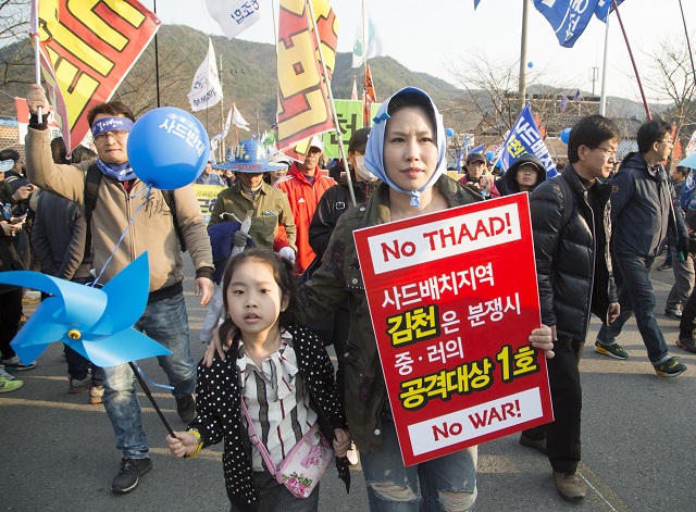 Фото. Жители Южной Кореи протестуют против размещения американских ПРО © LEE JAE-WON | GLOBALLOOKPRESS.COM
